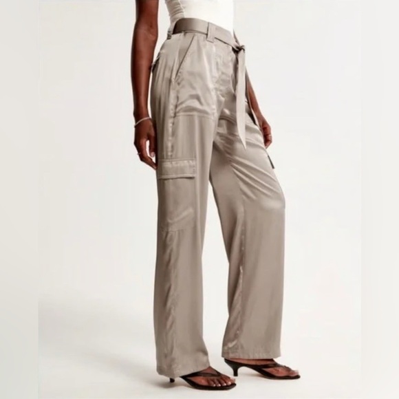 Abercrombie & Fitch Pants - Abercrombie & Fitch Satin Tie Waist Cargo Pants
Size 18